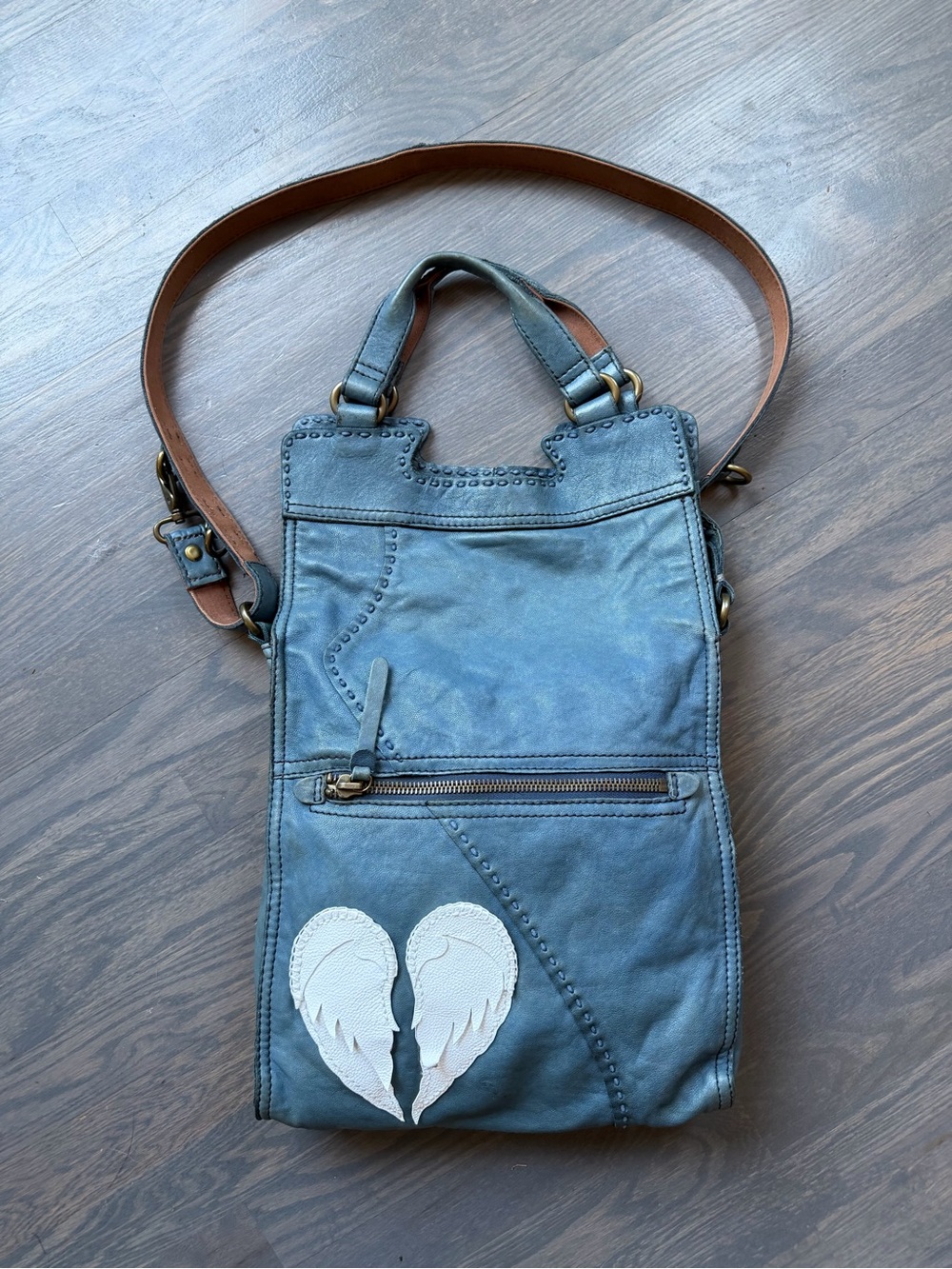 Lucky Brand Abbey Road “Memory” Crossbody Messenger Bag with Angel Wing Appliqué - Picture 3 of 7